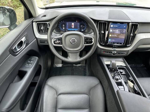 2025 Volvo XC60 B5 Plus Dark Theme