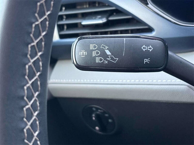 2023 Volkswagen Taos SE 4Motion