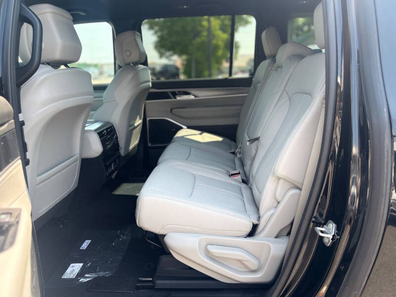 2025 Jeep Wagoneer L