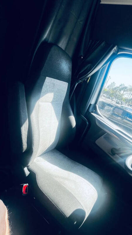 2020 Freightliner Cascadia