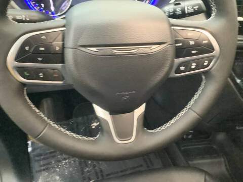 2027 Chrysler Pacifica Select