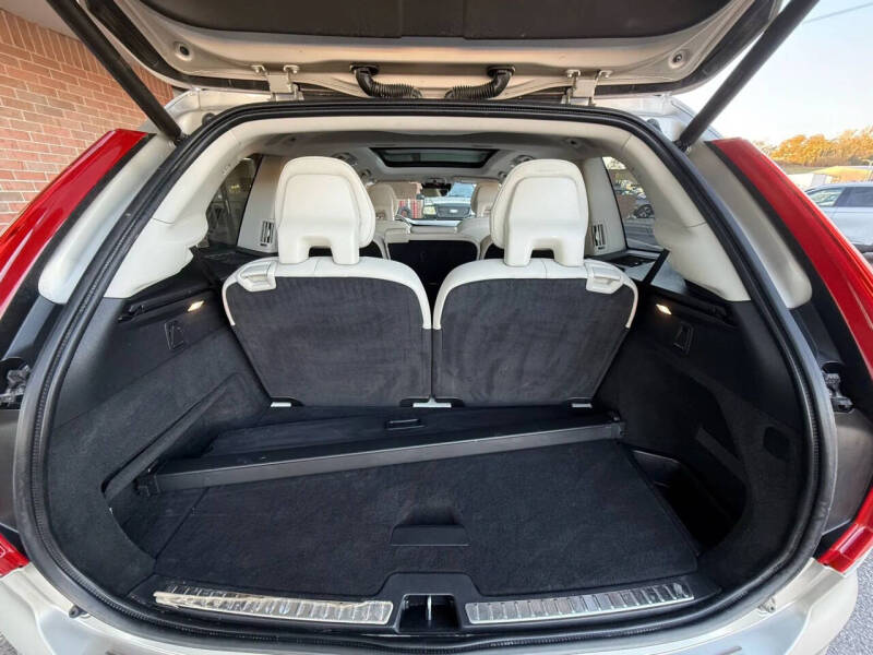 2016 Volvo XC90 T6 Momentum