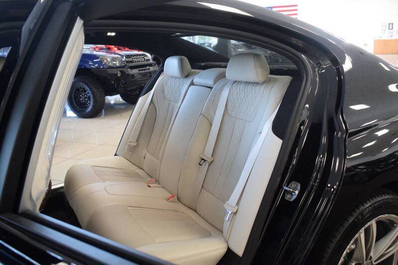 2017 BMW 7 Series 740i