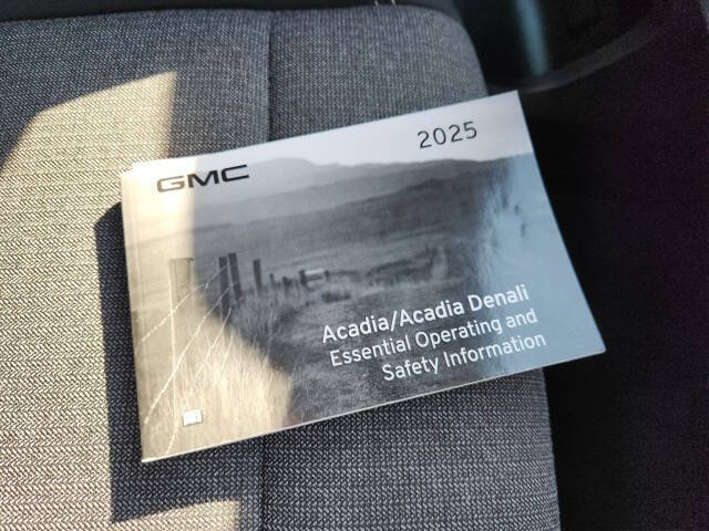 2025 GMC Acadia Elevation