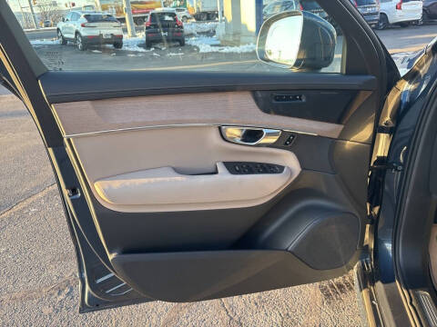 2025 Volvo XC90 B6 Plus Bright Theme 7P