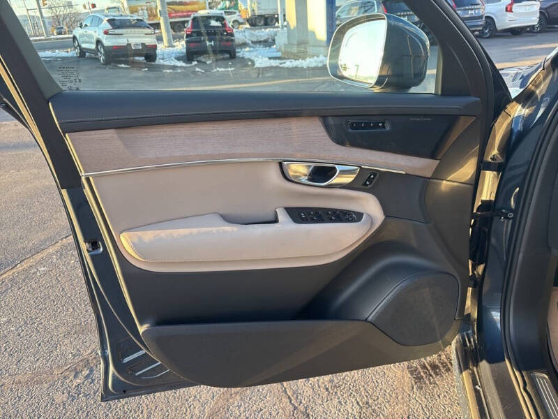 2025 Volvo XC90 B6 Plus Bright Theme 7P