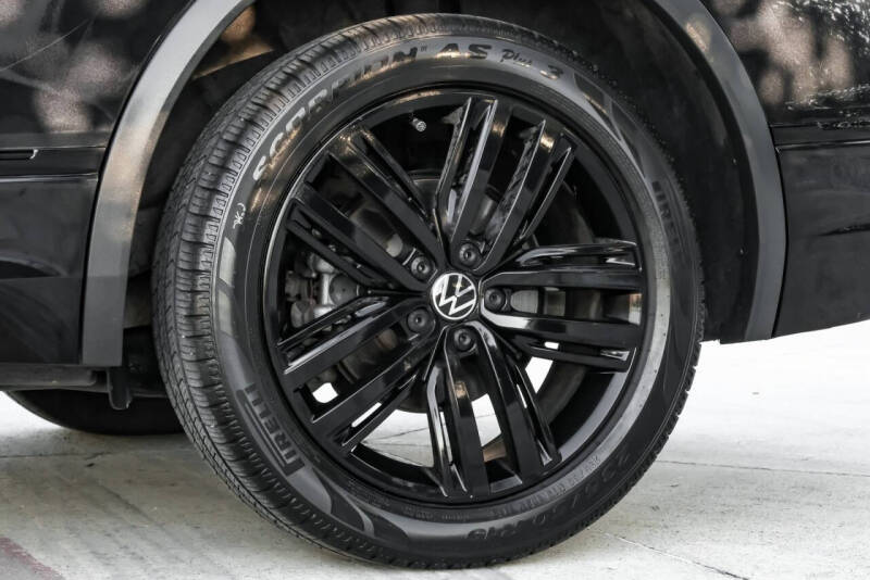 2022 Volkswagen Tiguan SE R-Line Black