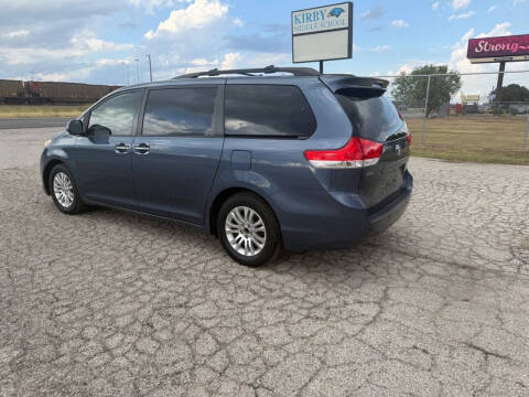 2014 Toyota Sienna XLE 7-Passenger Auto Access Seat
