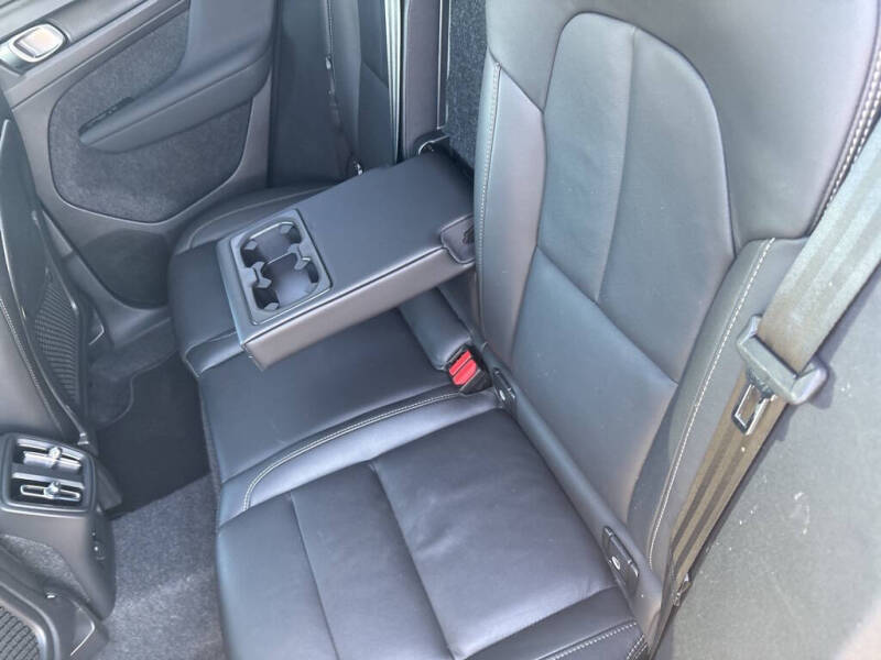 2025 Volvo XC40 B5 Plus Bright Theme