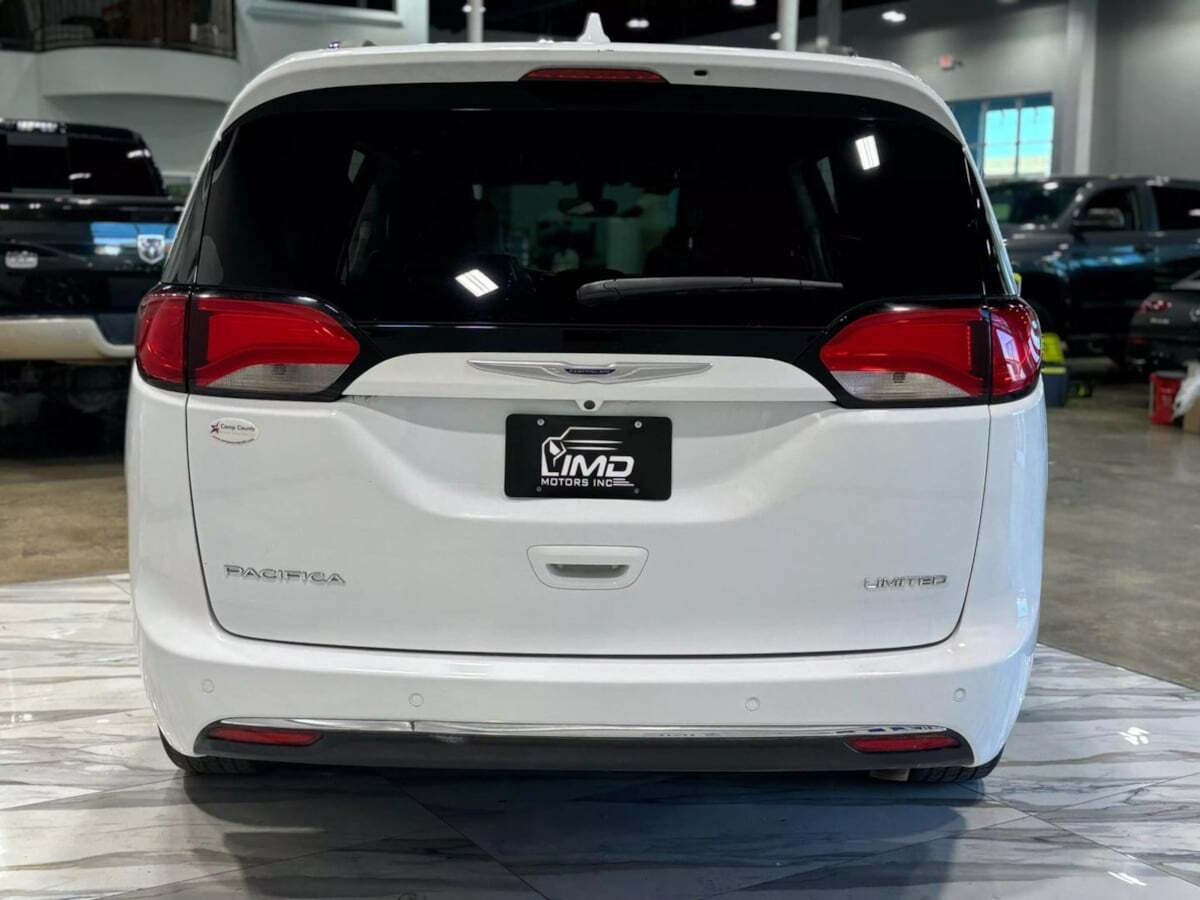 2020 Chrysler Pacifica for sale at IMD MOTORS, INC in Dallas, TX