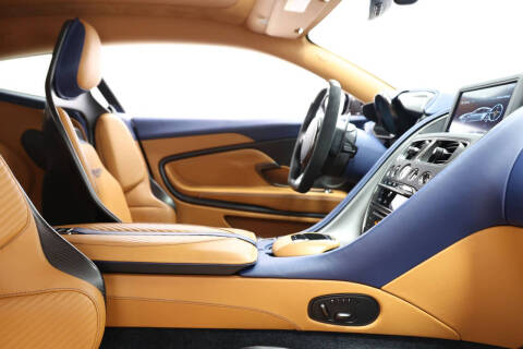 2023 Aston Martin DBS