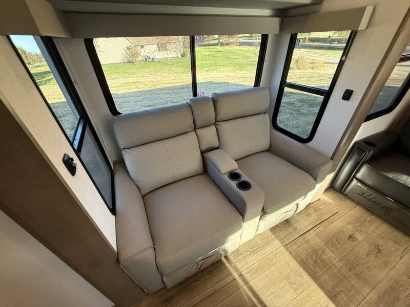 2025 Alliance RV Avenue