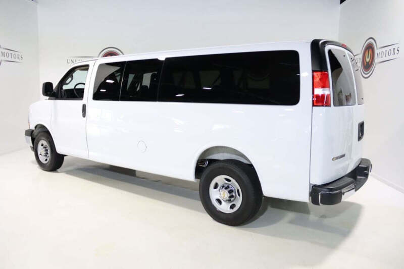 2025 Chevrolet Express LT 3500