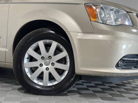 2014 Chrysler Town and Country Touring