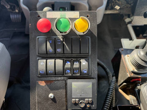 2014 Freightliner 108 SD