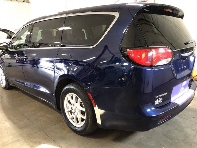2020 Chrysler Voyager LX