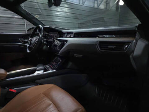 2022 Audi e-tron quattro Premium Plus