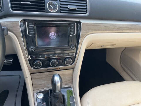 2017 Volkswagen Passat V6 SEL Premium