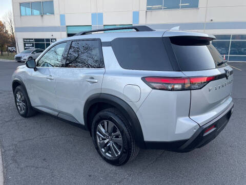 2025 Nissan Pathfinder SV