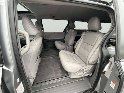 2018 Toyota Sienna XLE 8-Passenger