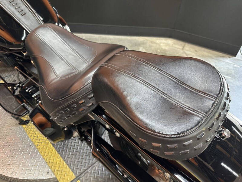 2018 Harley-Davidson® FLHC - Softail® Heritage