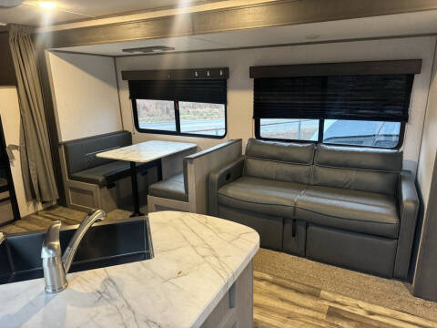 2022 Coleman LANTERN 263BH