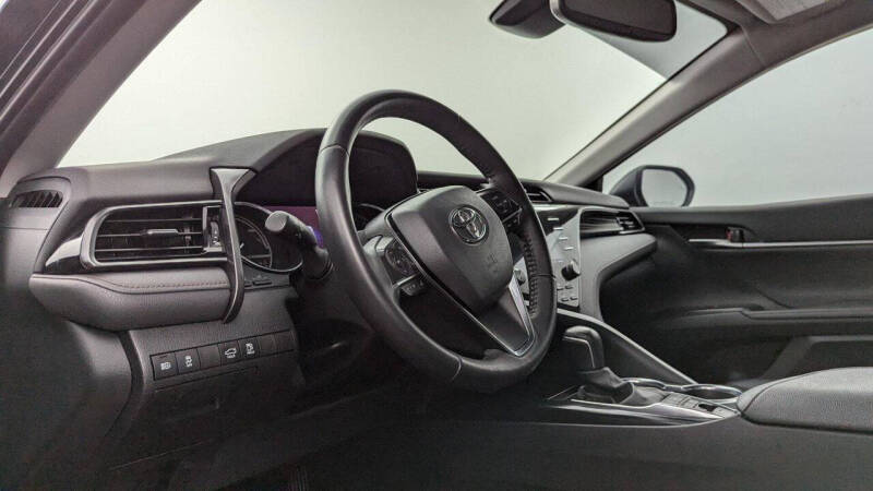 2020 Toyota Camry Hybrid XLE