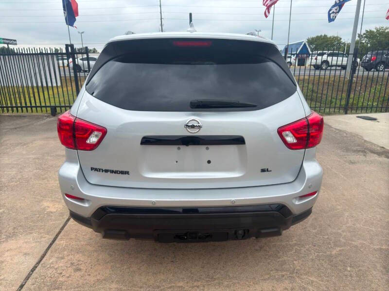 2020 Nissan Pathfinder SL