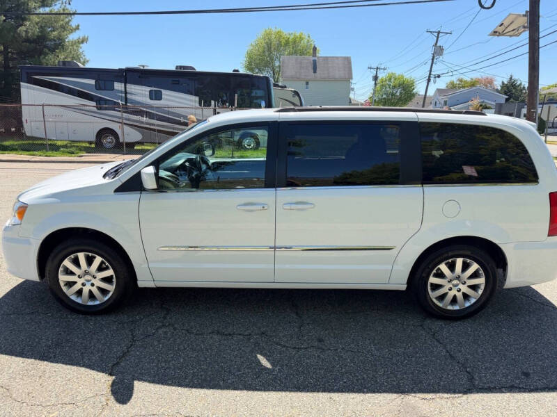 2016 Chrysler Town & Country Touring - Photo 7