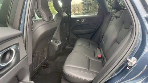 2022 Volvo XC60 B5 Momentum