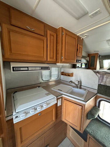 2005 Lance CAMPER 920