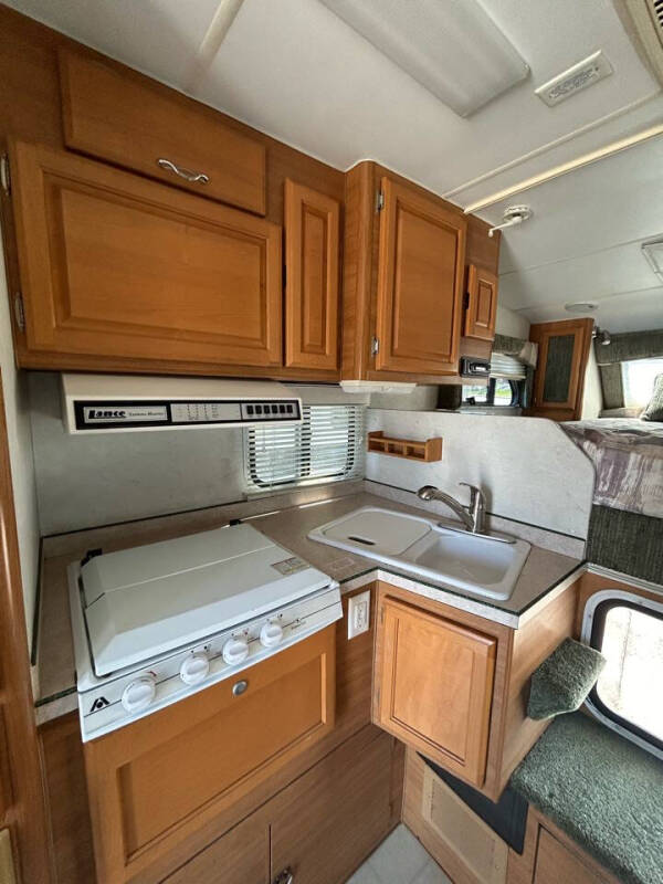 2005 Lance CAMPER 920