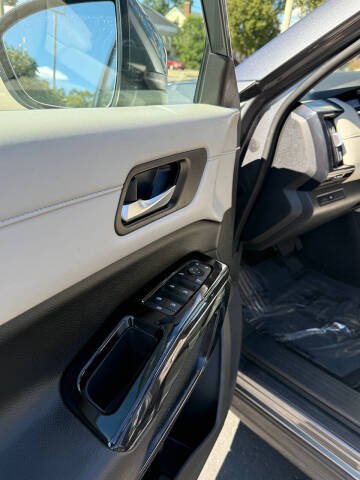 2022 Nissan Pathfinder SV