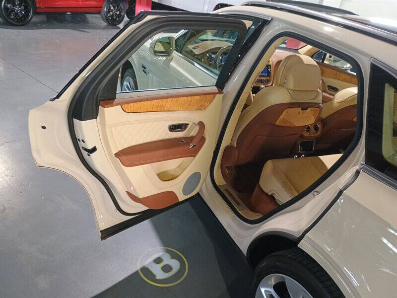 2019 Bentley Bentayga 56