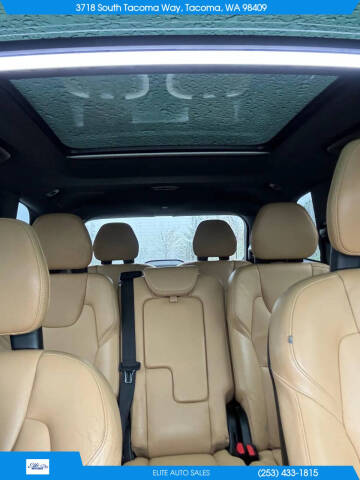 2016 Volvo XC90 T6 Momentum