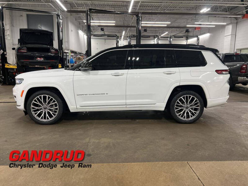2025 Jeep Grand Cherokee L Summit Reserve's photo