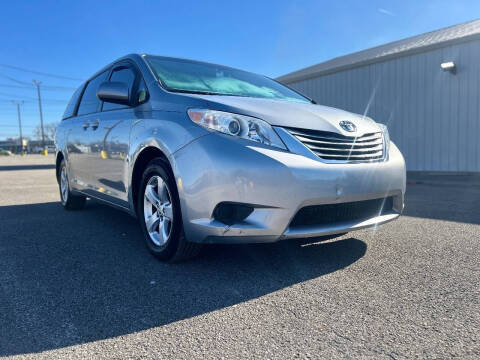 2017 Toyota Sienna LE 8-Passenger