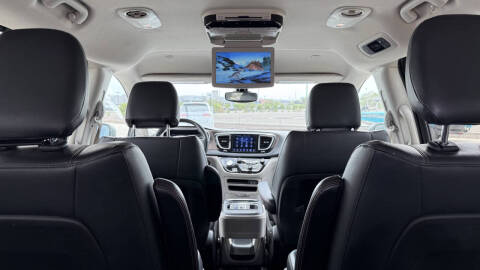 2017 Chrysler Pacifica Hybrid Premium