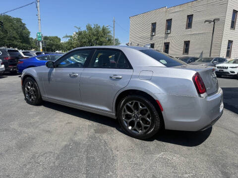 2018 Chrysler 300 S