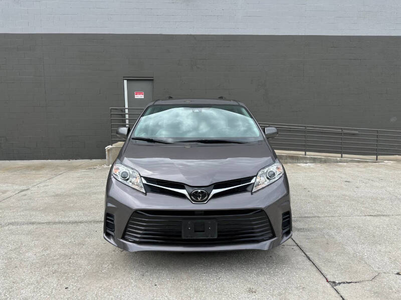 2020 Toyota Sienna LE Mobility 7-Passenger