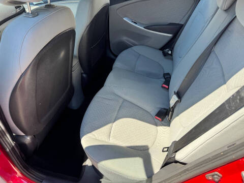 2012 Hyundai Accent SE