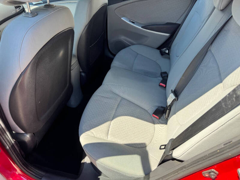 2012 Hyundai Accent SE