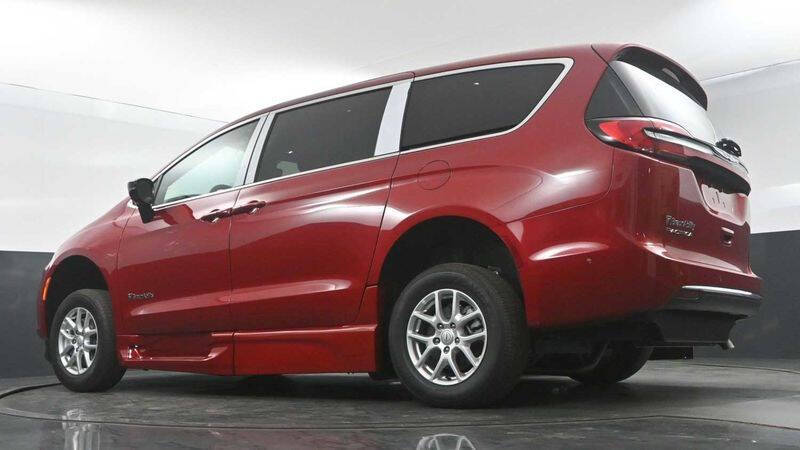 2025 Chrysler Pacifica Select