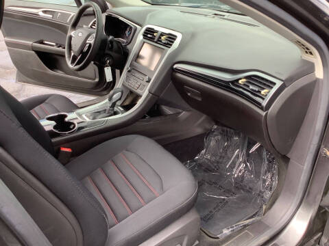 2016 Ford Fusion SE