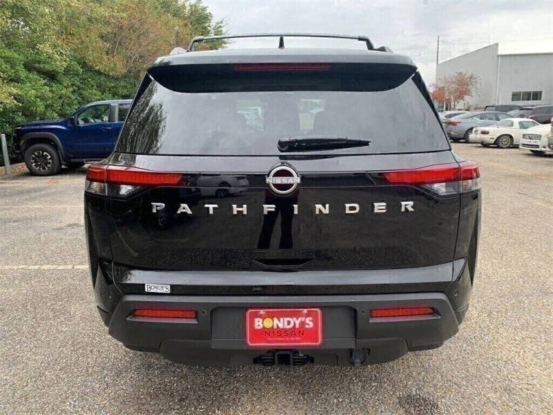 2025 Nissan Pathfinder SV