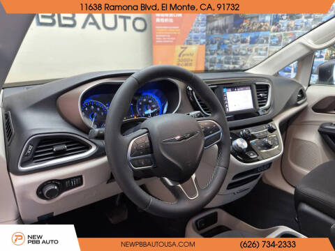 2022 Chrysler Voyager LX