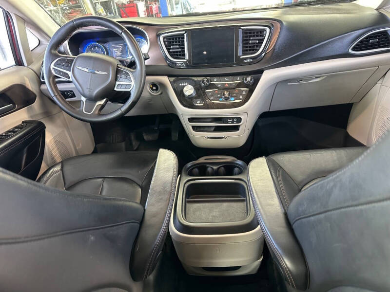 2017 Chrysler Pacifica Touring-L