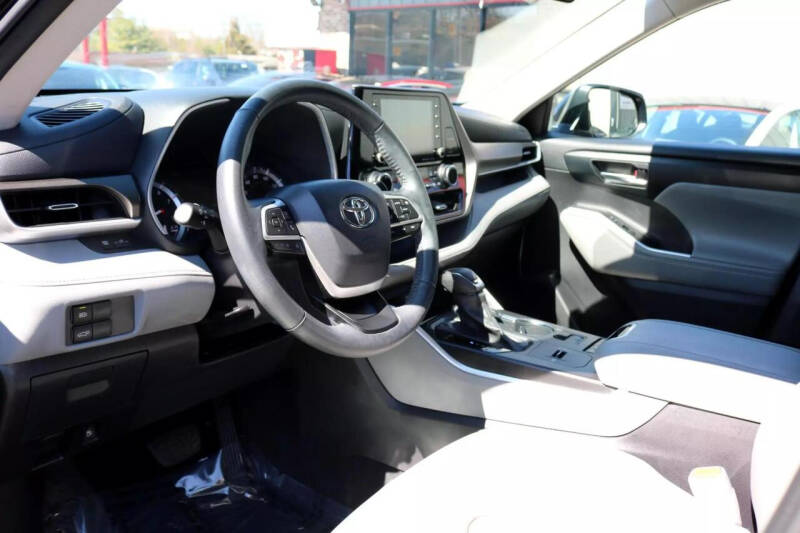 2022 Toyota Highlander XLE