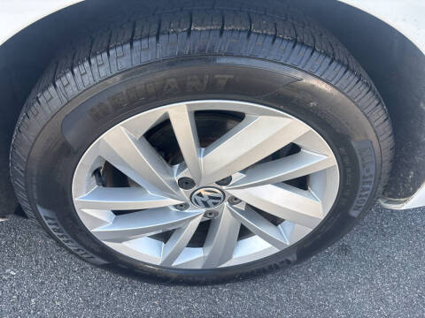 2018 Volkswagen Passat 2.0T SE