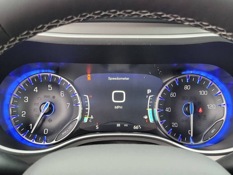 2027 Chrysler Pacifica Select